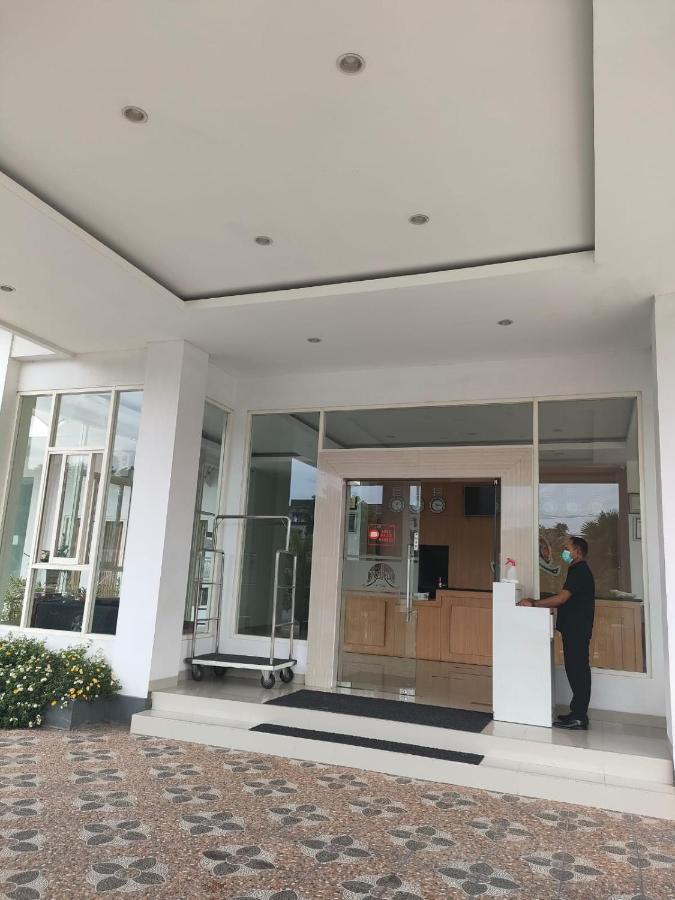 库庞纳卡酒店 古邦 外观 照片