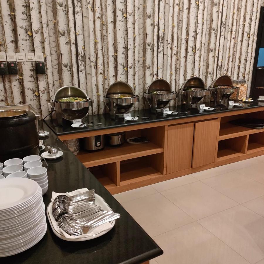 库庞纳卡酒店 古邦 外观 照片