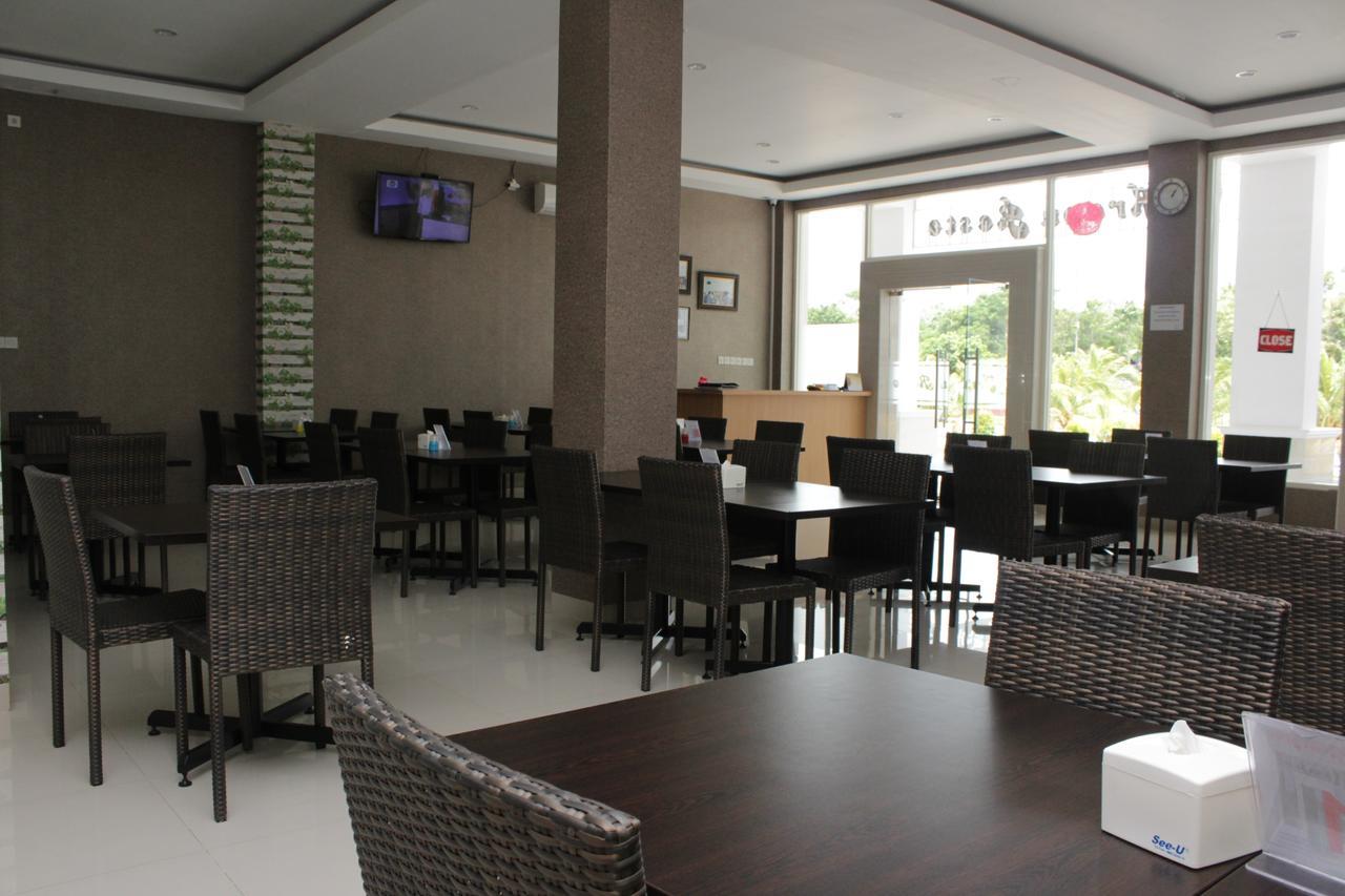库庞纳卡酒店 古邦 外观 照片